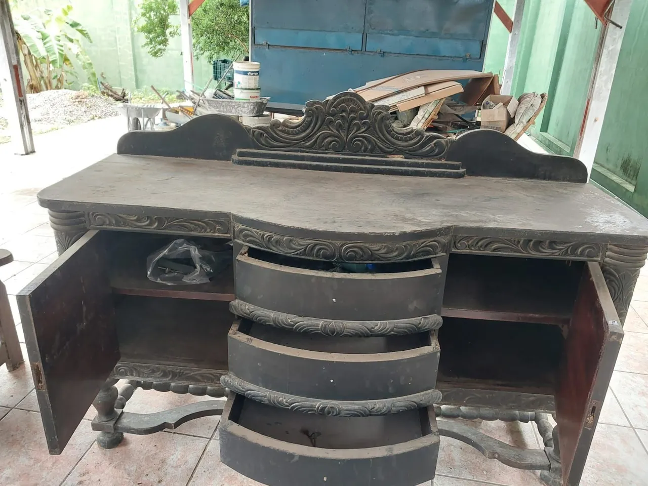 Armário de madeira e compensado antigo