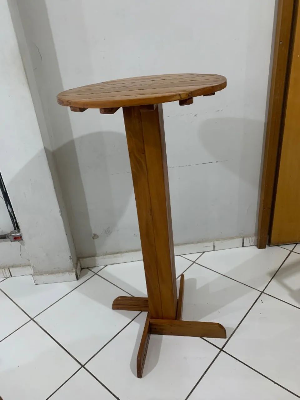 Conjunto de mesa bistrô madeira com 4 banquetas - Foto 2