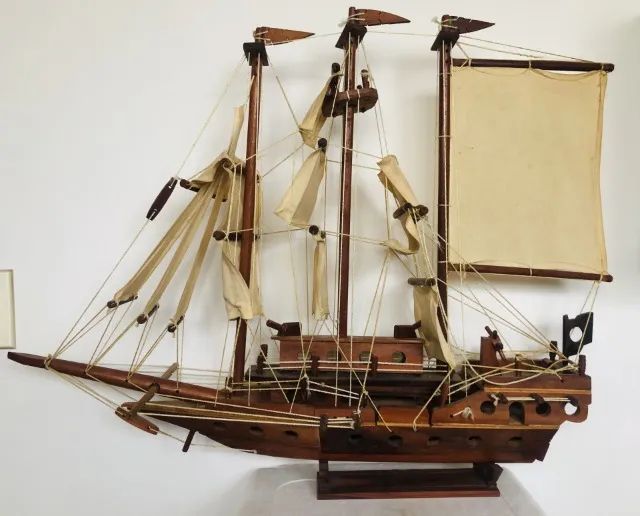 Caravela Veleiro Em Madeira / Rico Em Detalhes