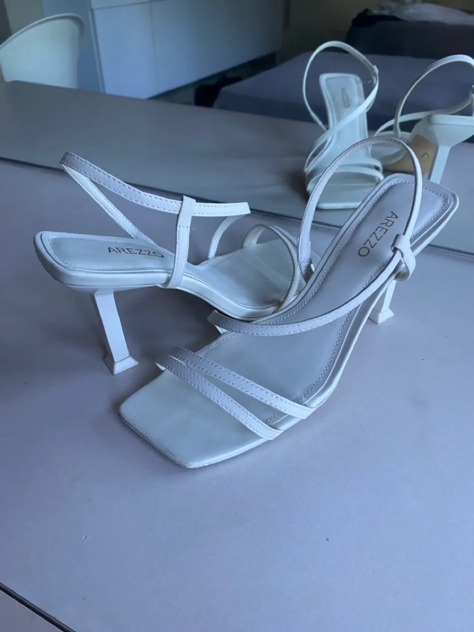 Sandália Arezzo Branca 34