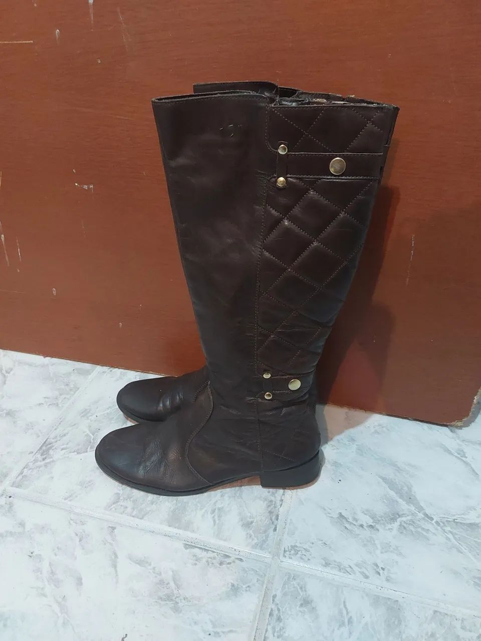 Bota de cano alto marrom