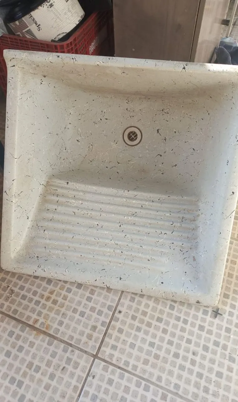 Tanque de lavar roupa usado