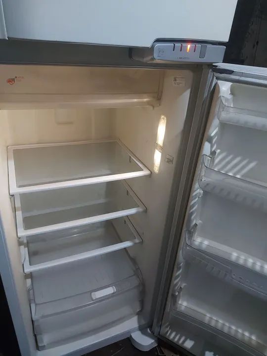 Geladeira Brastemp 350 Litros Frost Free Gelando Muito - Foto 5
