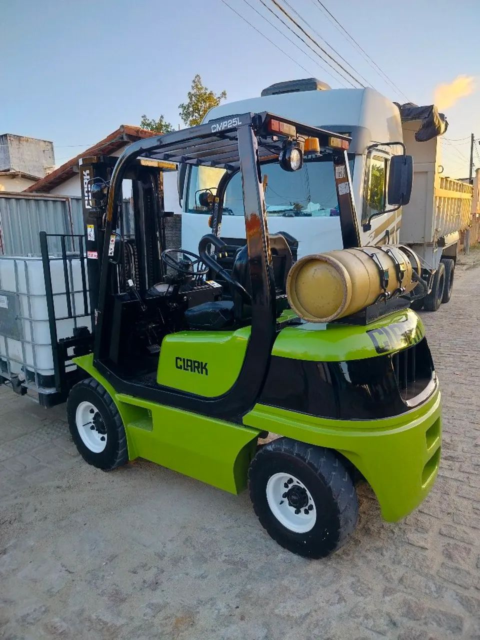 Empilhadeira clark