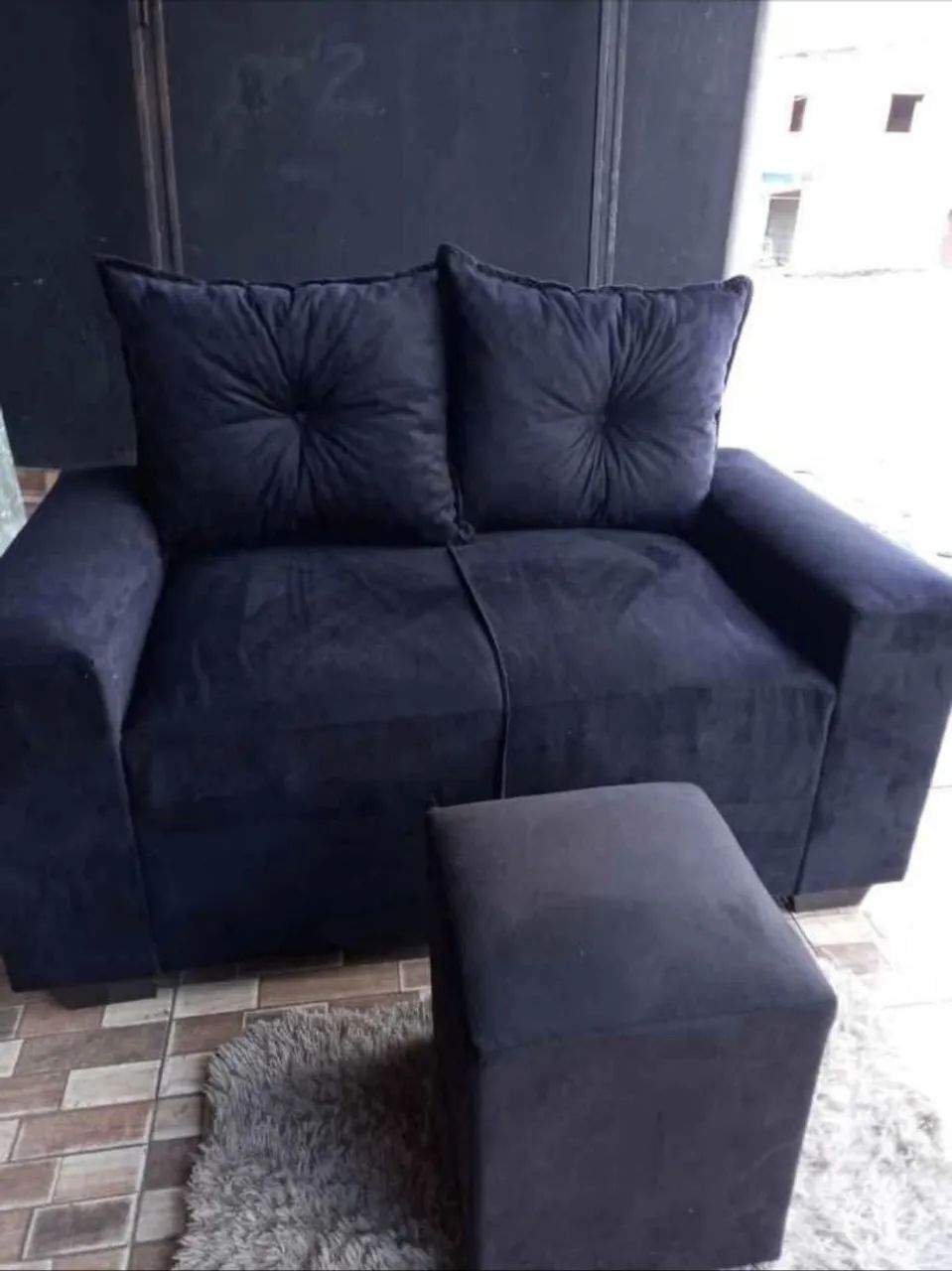 Sofá 2 lugares almofada fixa + Puff - Foto 3