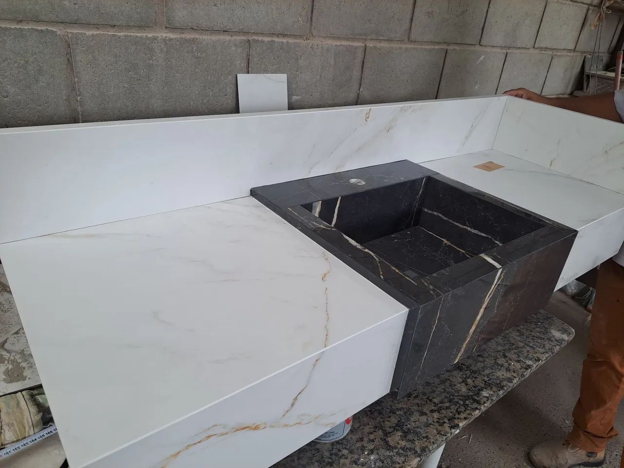 Pias em porcelanato  com até 30% de desconto 