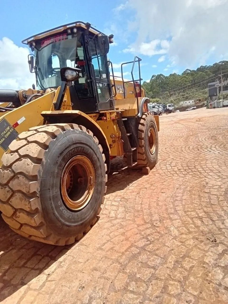 Pá Carregadeira Caterpillar 966L