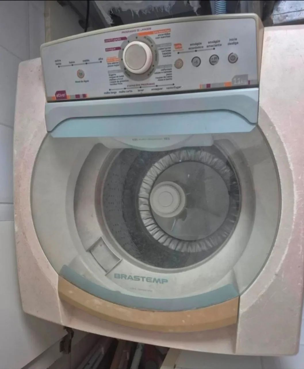 Vendo máquina de lavar Brastemp 11kg, usada, mas em ótimo estado de funcionamento.