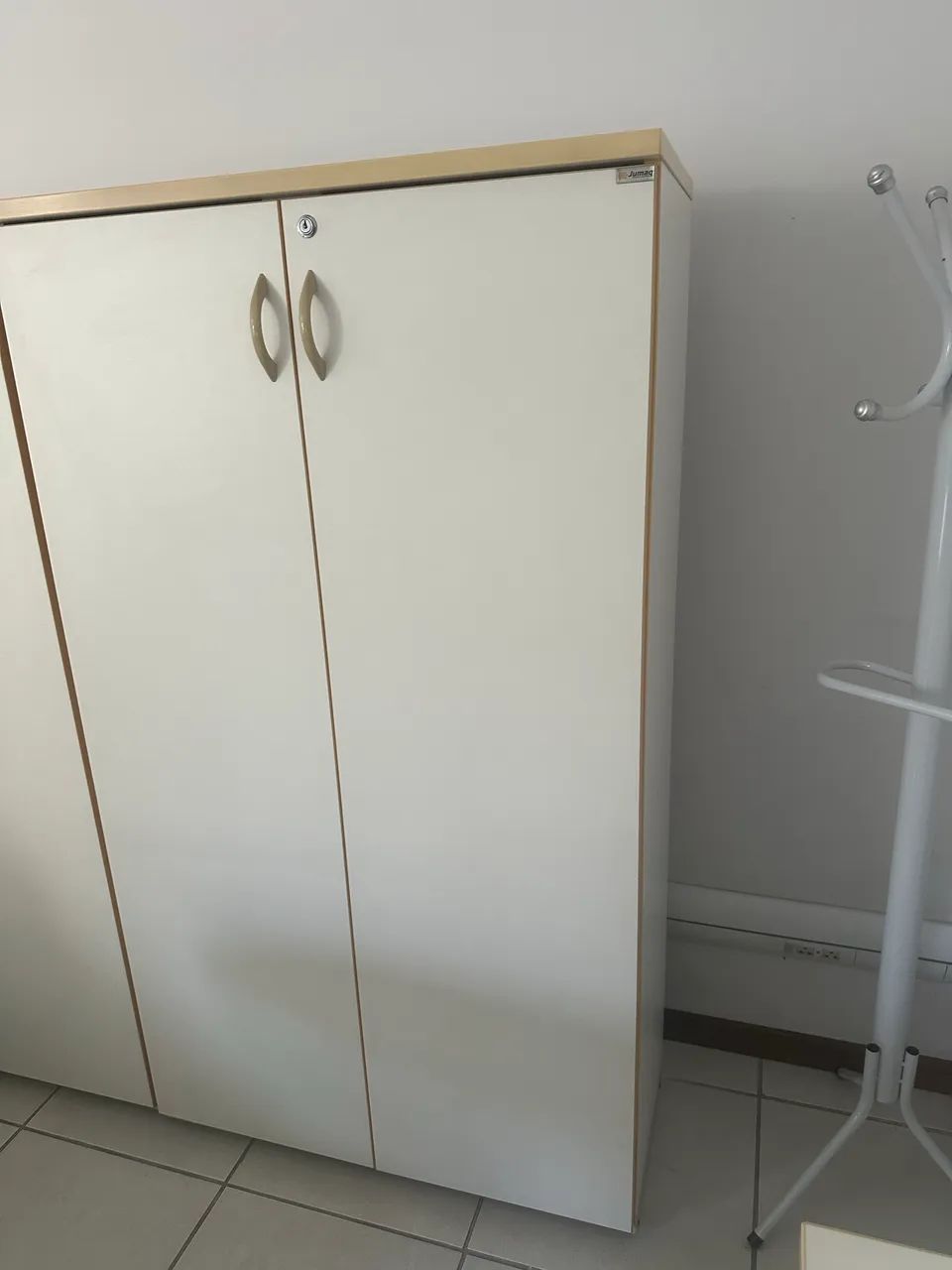 Armário jumaq  Escritorio branco 1,60 x40x 90 cm