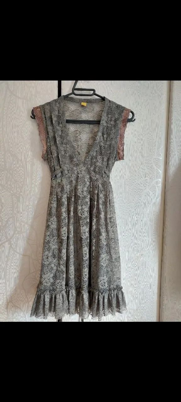 Vestido de renda cinza da farm