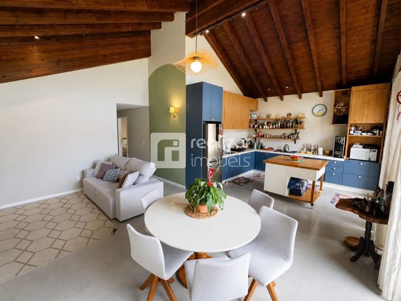 Casa com 3 dormitórios e piscina no Ribeirão da Ilha - Foto 2