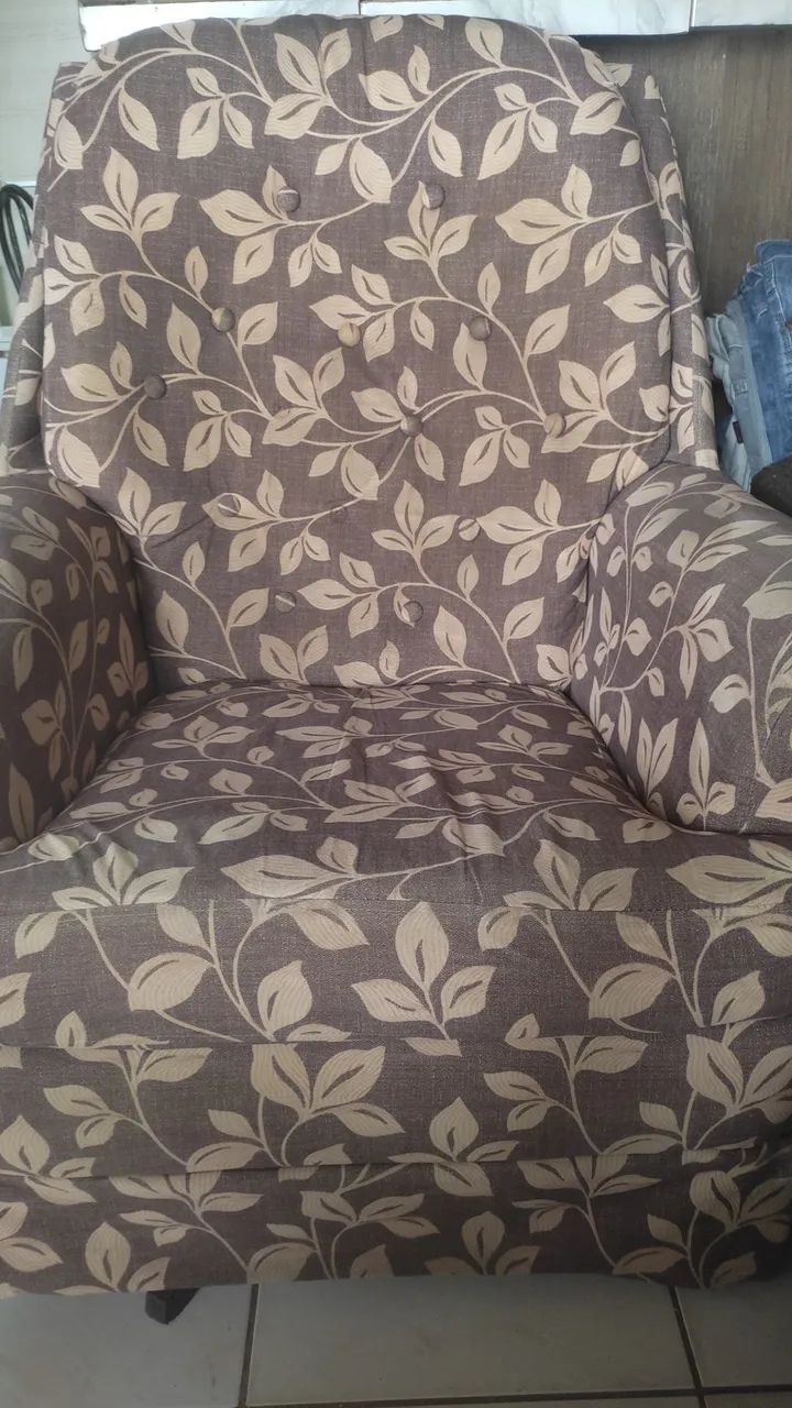 Vendo linda e confortável poltrona giratória 