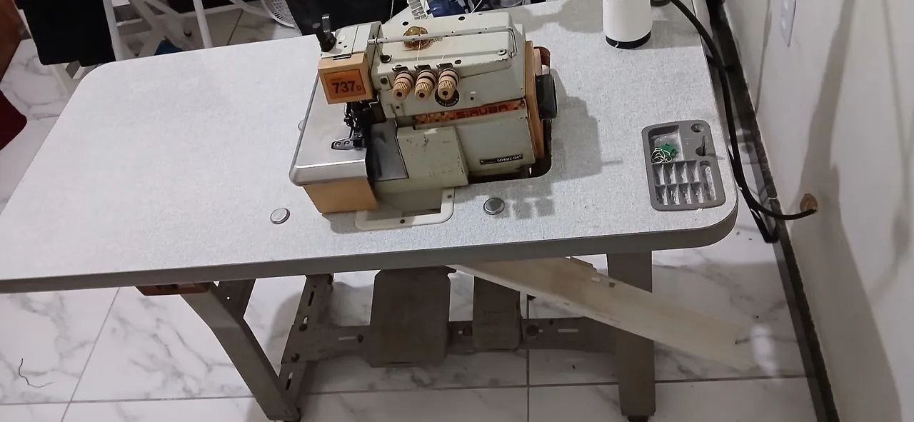 Máquina Overlok Industrial Super Conservada e mesa nova - Foto 5