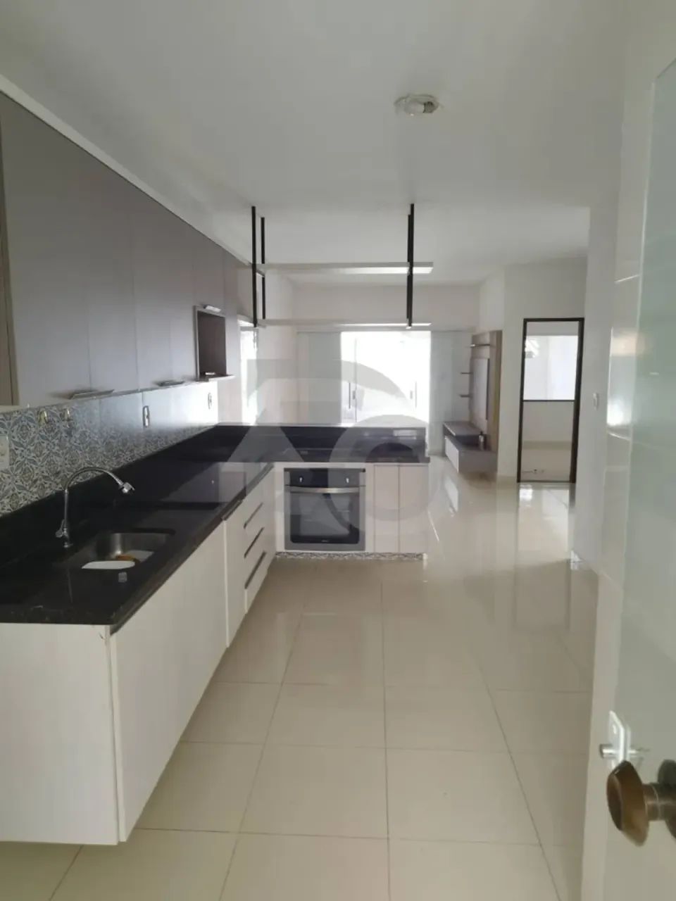 Casa de 162m² no Bairro Jabotiana, Aracaju/SE, com 3 Quartos e Mais.