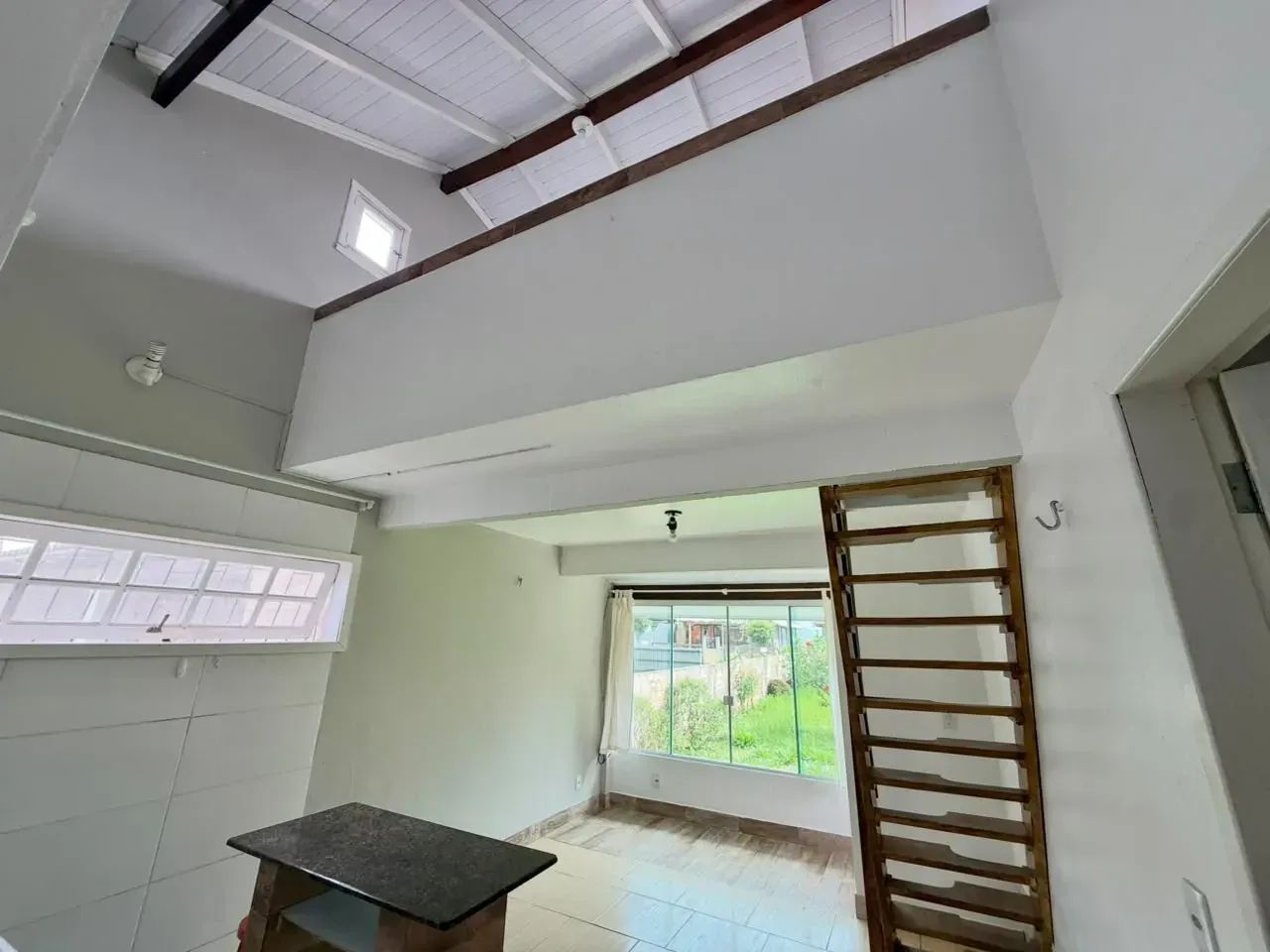 Casa com pátio individual em uma ótima localização. - Foto 5
