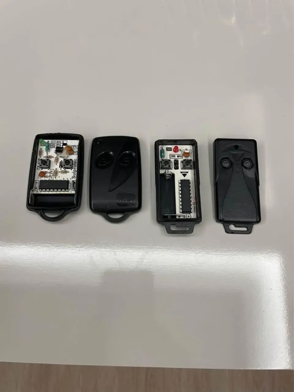 2 controles de portão
