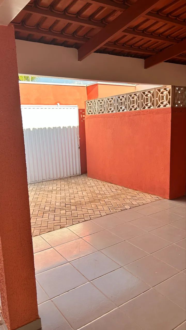 Aluga-se casa confortável e bem localizada. - Foto 2