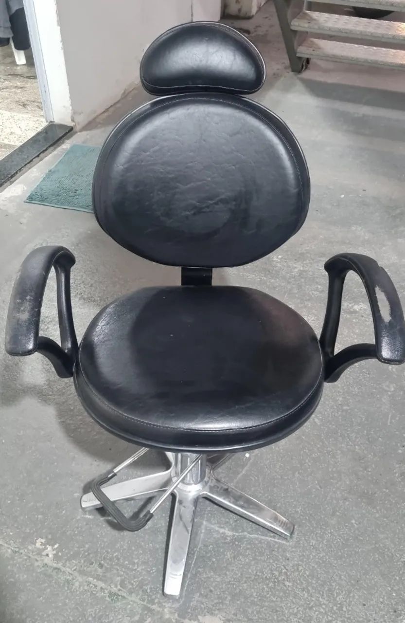 cadeira de maquiagem com pé cromado