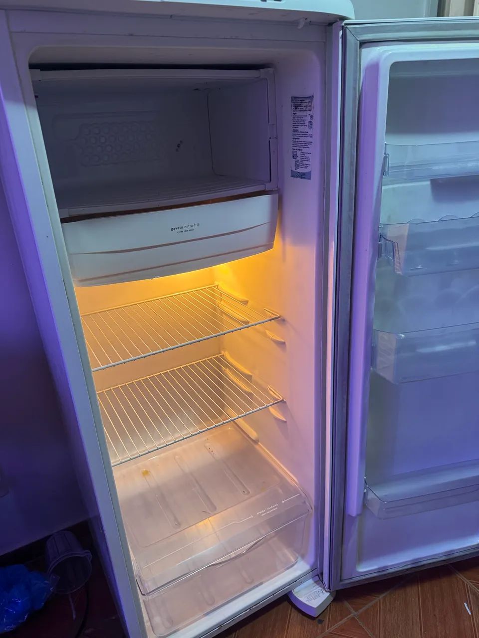Vendo Geladeira Electrolux RE31 - Foto 4