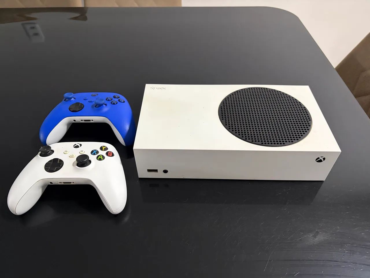 Xbox Séries S - 2 controles + 4 jogos + Carregador e pilhas recarregáveis Duracell. - Foto 3