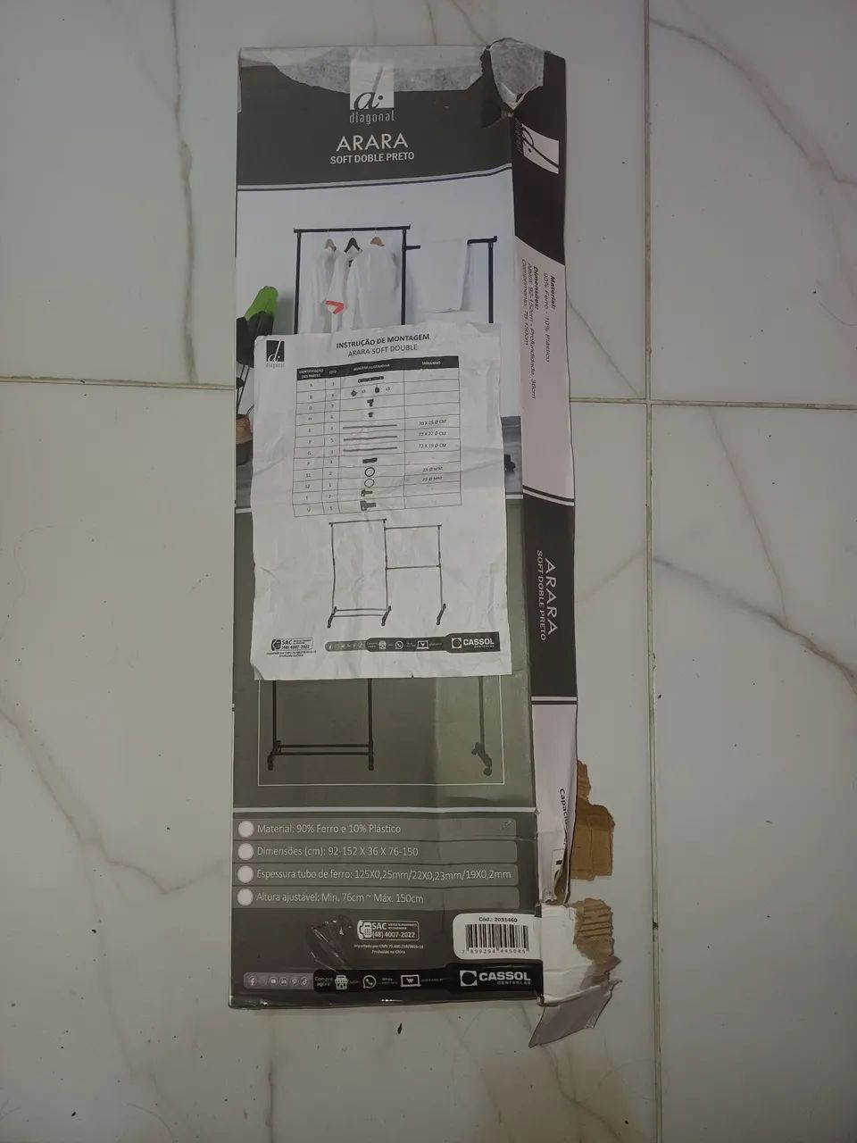 Vendo arara de roupas nova 