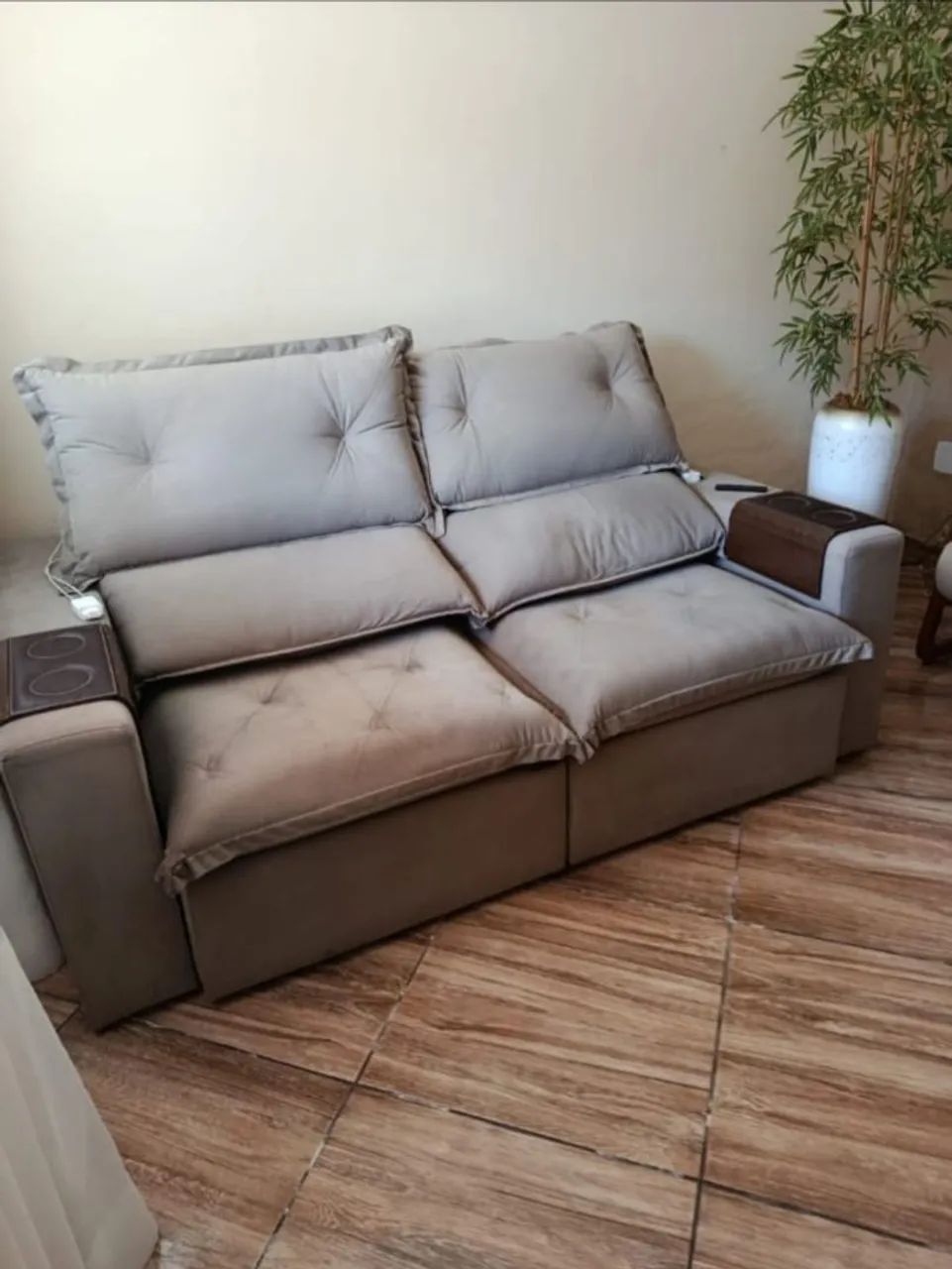 Sofá Retrátil e Reclinável