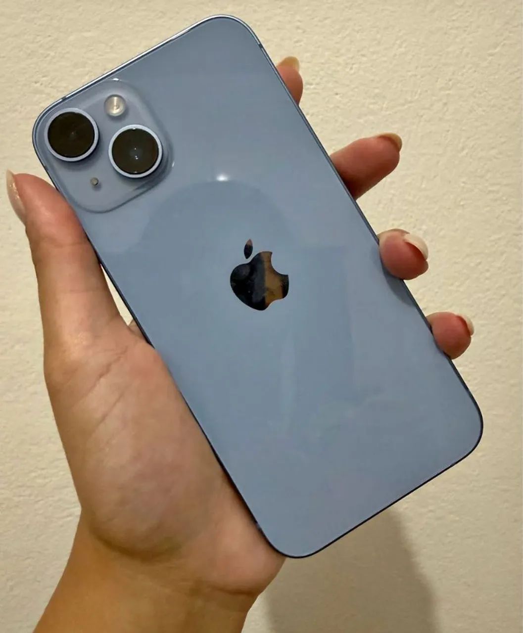 2 iPhone 14 um Black piano com caixa e um azul sem caixa ?