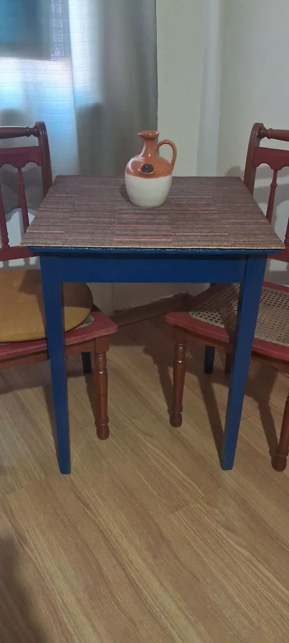  cadeiras assento palha e mesa perfeito estado 