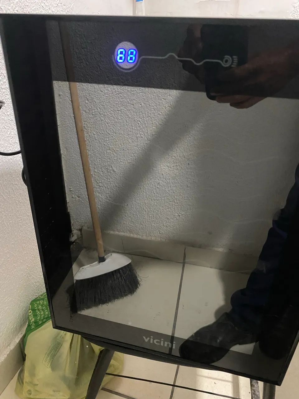 Geladeira compacta vinhos 