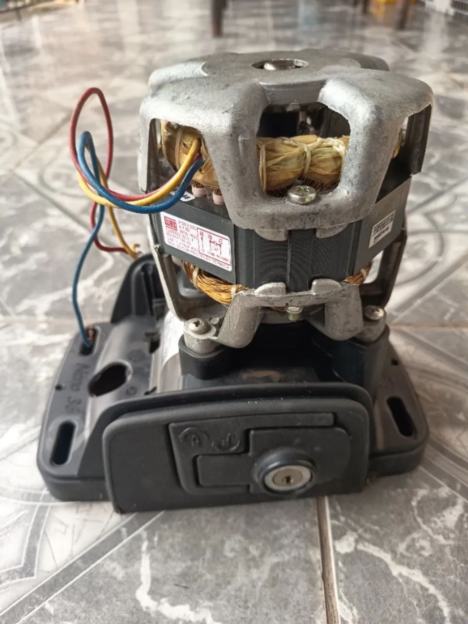 Motor de portão com defeito 435689854715842563