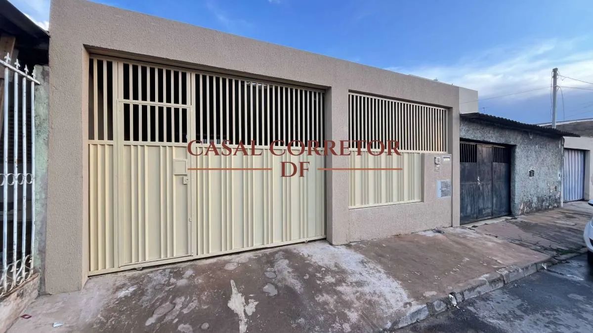 Casa à venda, com 3 quartos, sendo 2 suítes na Samambaia