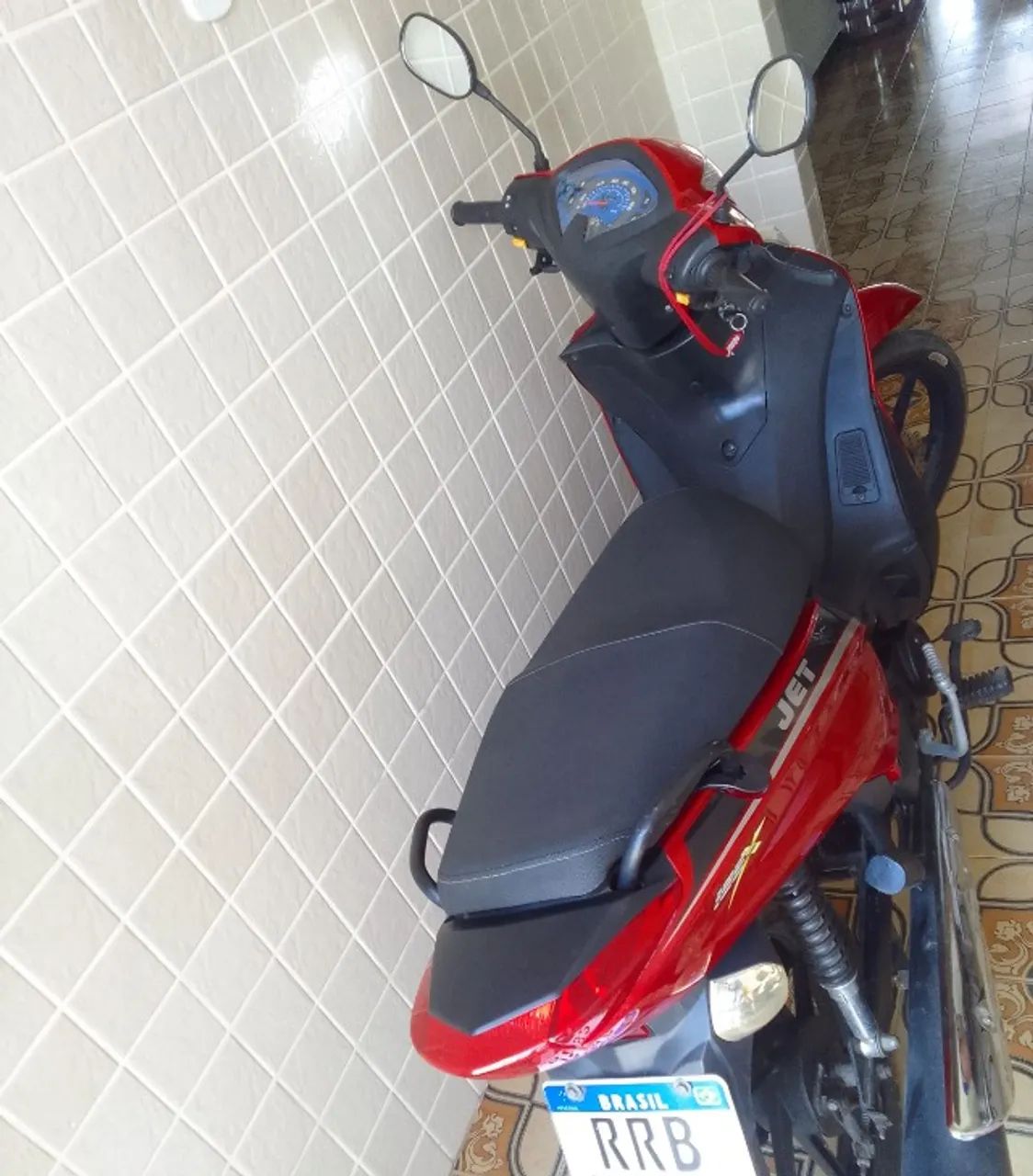 Jet 125, ano 2023, 1.800 km.