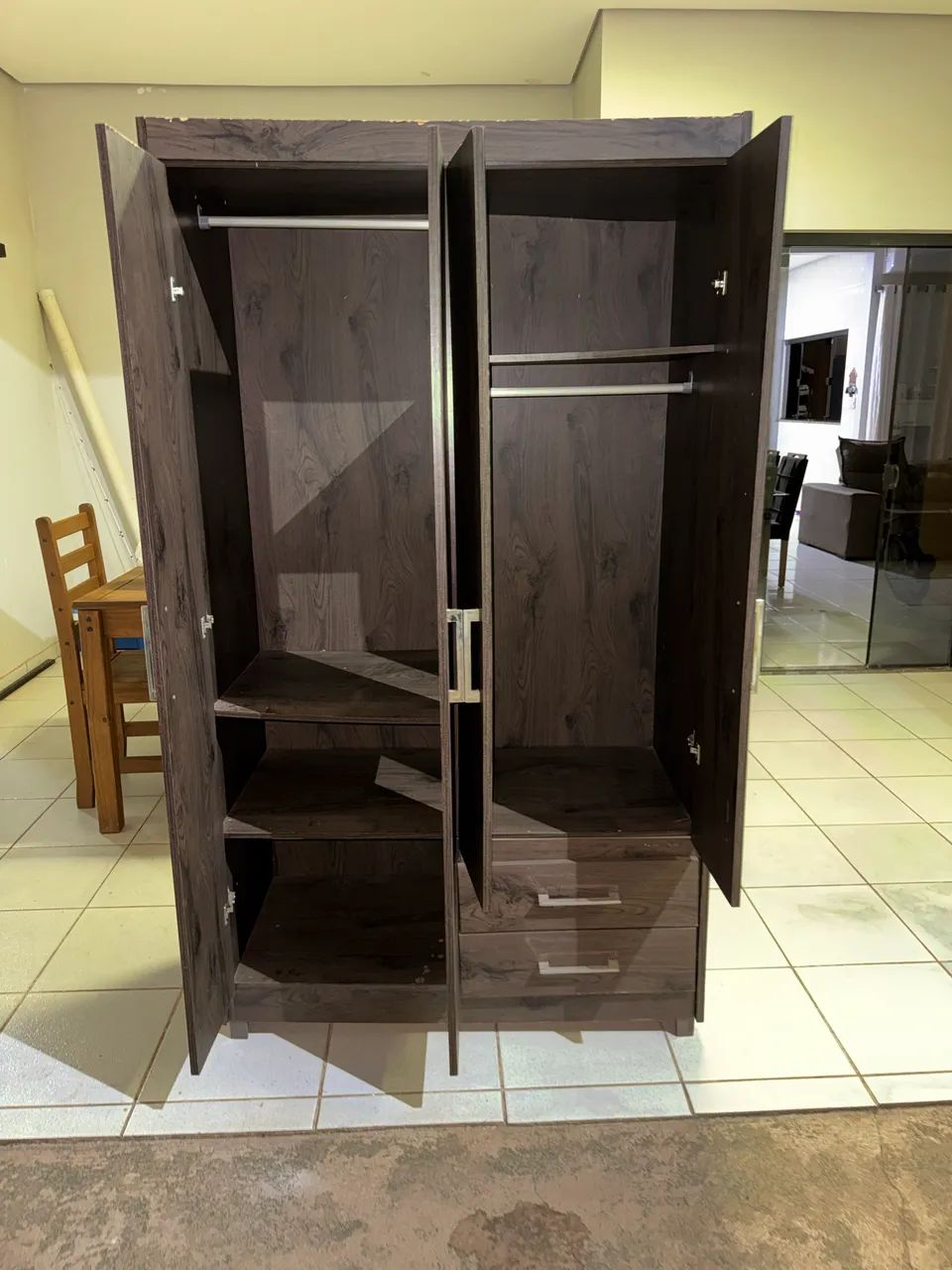 Guarda roupa Solteiro 4 portas 2 Gavetas - Foto 3