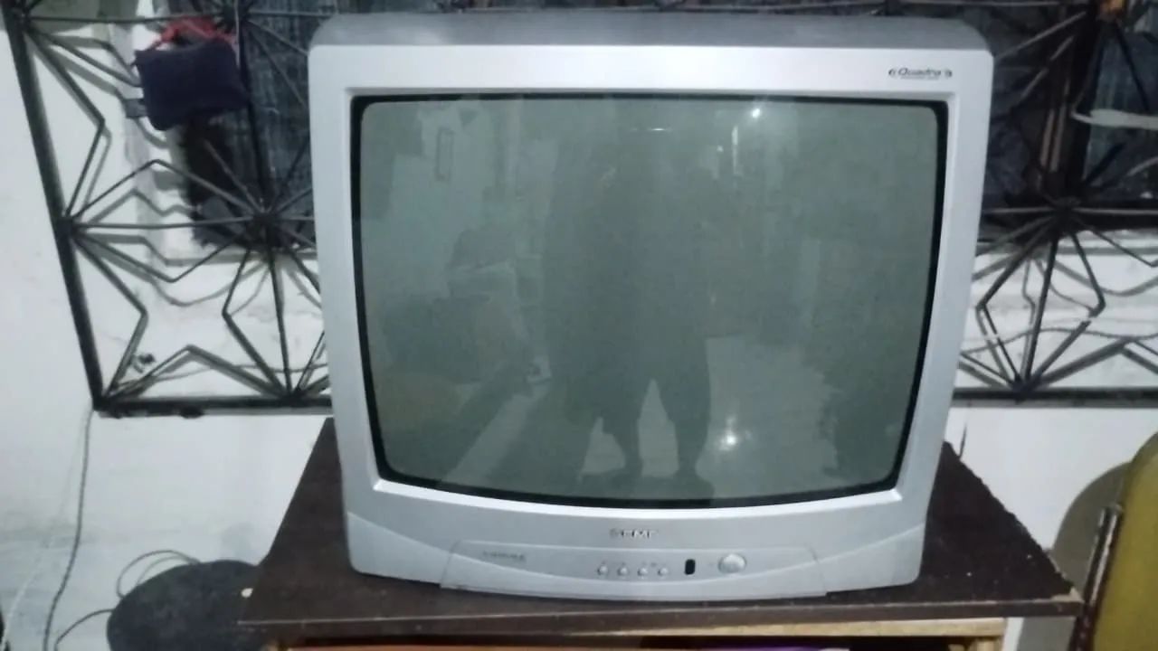 Tv de tubo funciona perfeitamente 