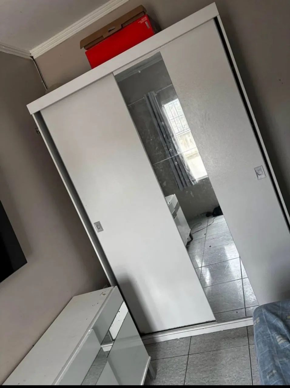 2 dois guarda roupas de solteiro e 1 um rack  - Foto 4
