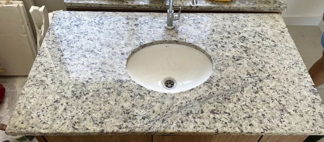 Dallas Granite Countertop (Dimensions: 1.03 m x 53 cm) with DECA Oval Sink