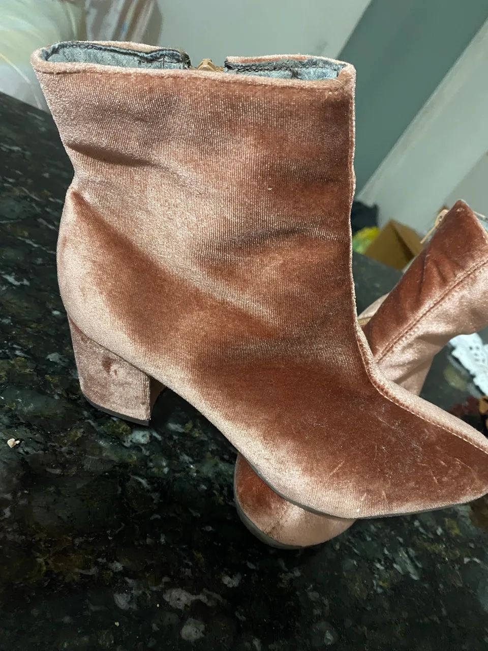 2 botas Nr 37 - Marca Tchocco e Eggos shoes  - Foto 2