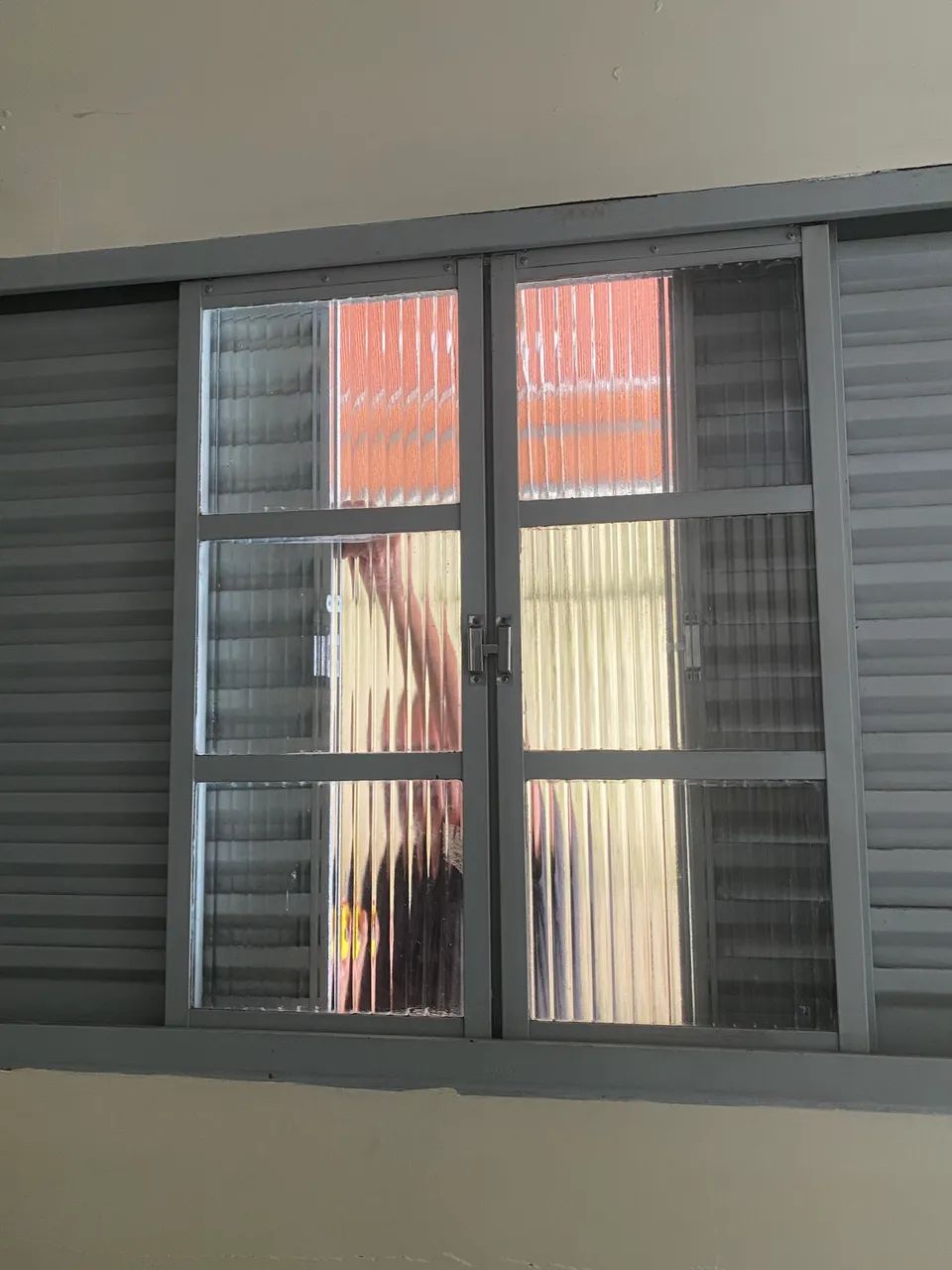 Janela de alumínio com vidro  - Foto 2