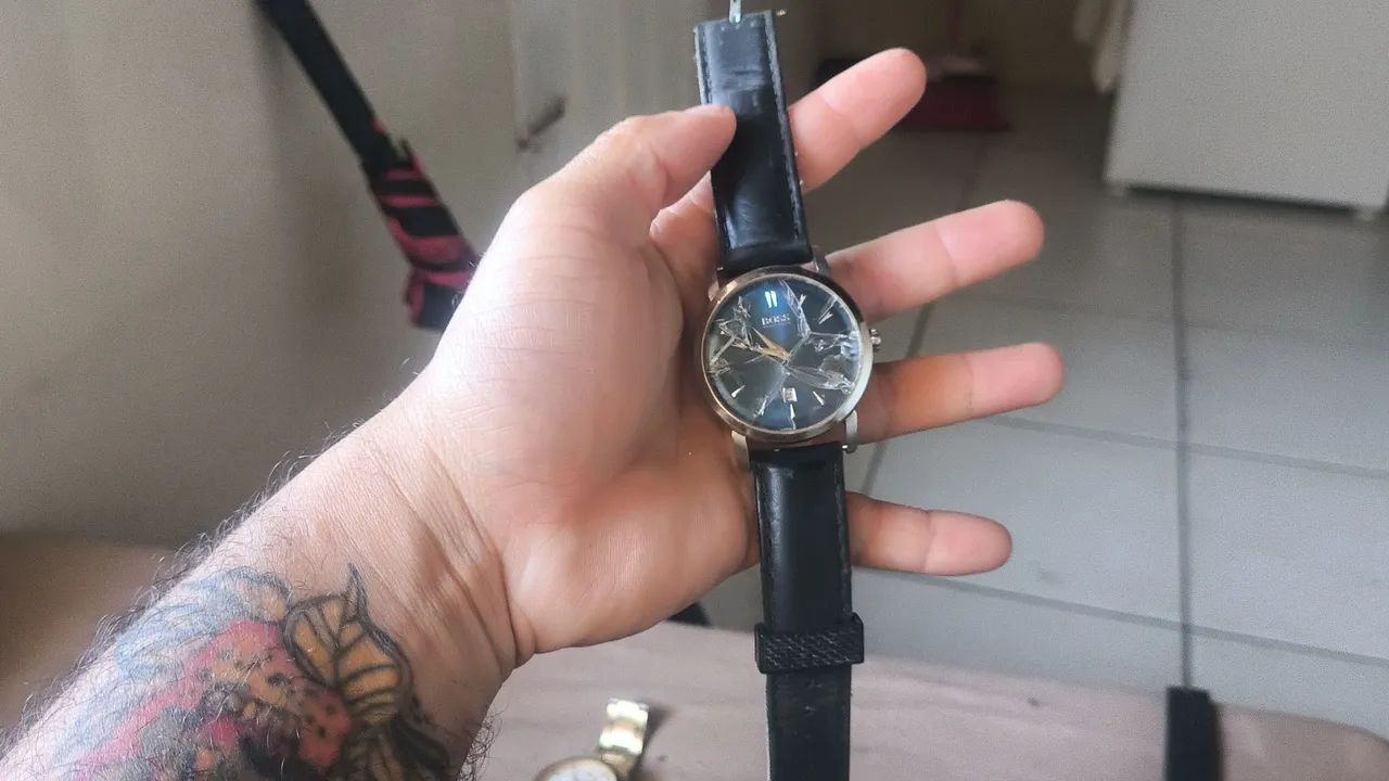 Vendo ou troco dois relógios Hugo Boss 