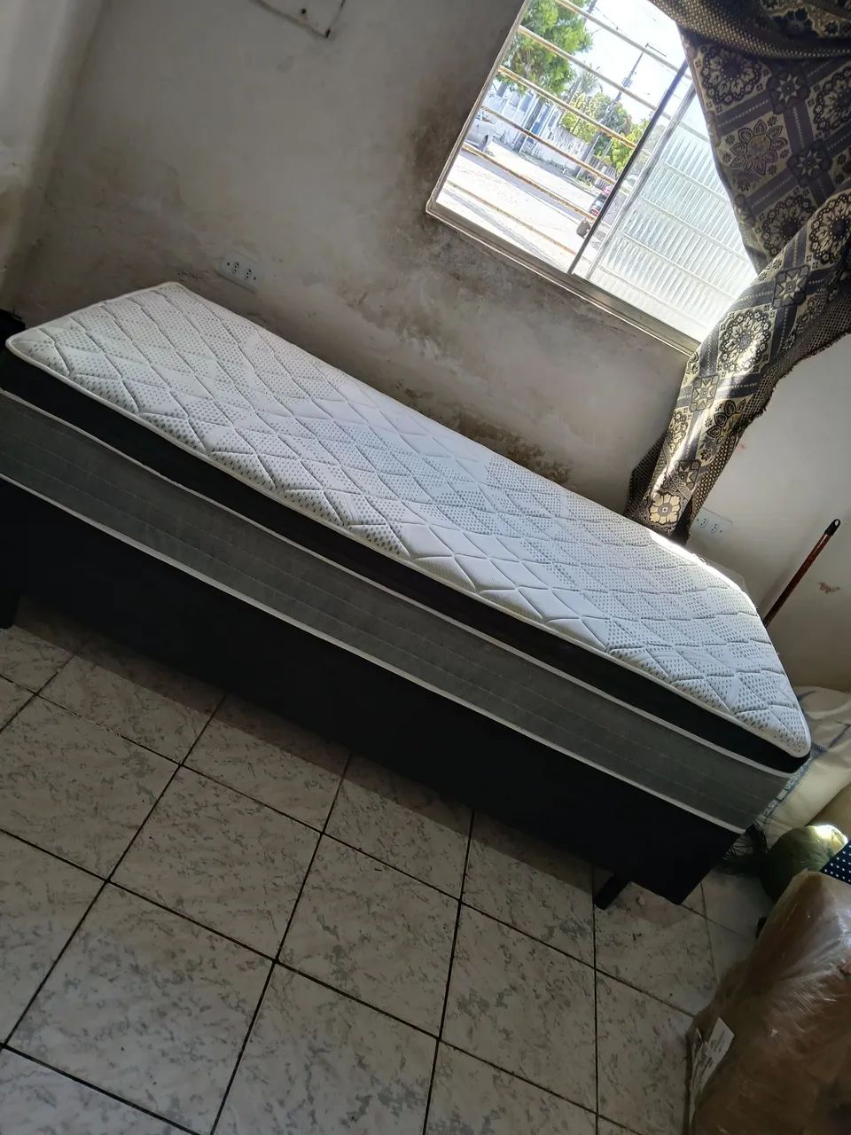 CAMA BOX SOLTEIRÃO MOLAS ENSACADAS SEMI NOVA 3 MESES DE USO 