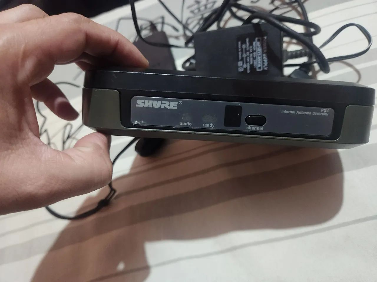 Receptor shure pg4 + transmissor pg1 e microfone  - Foto 2