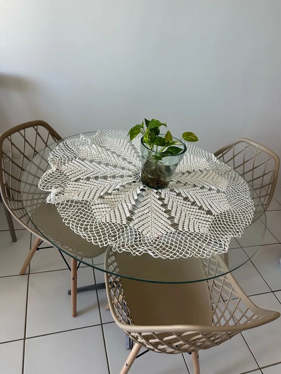 Mesa com três cadeiras  - Foto 3