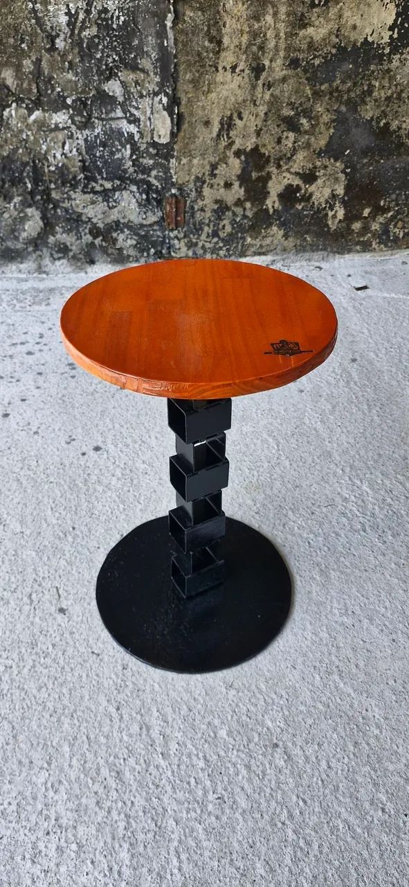 Mesinha de apoio estilo industrial 