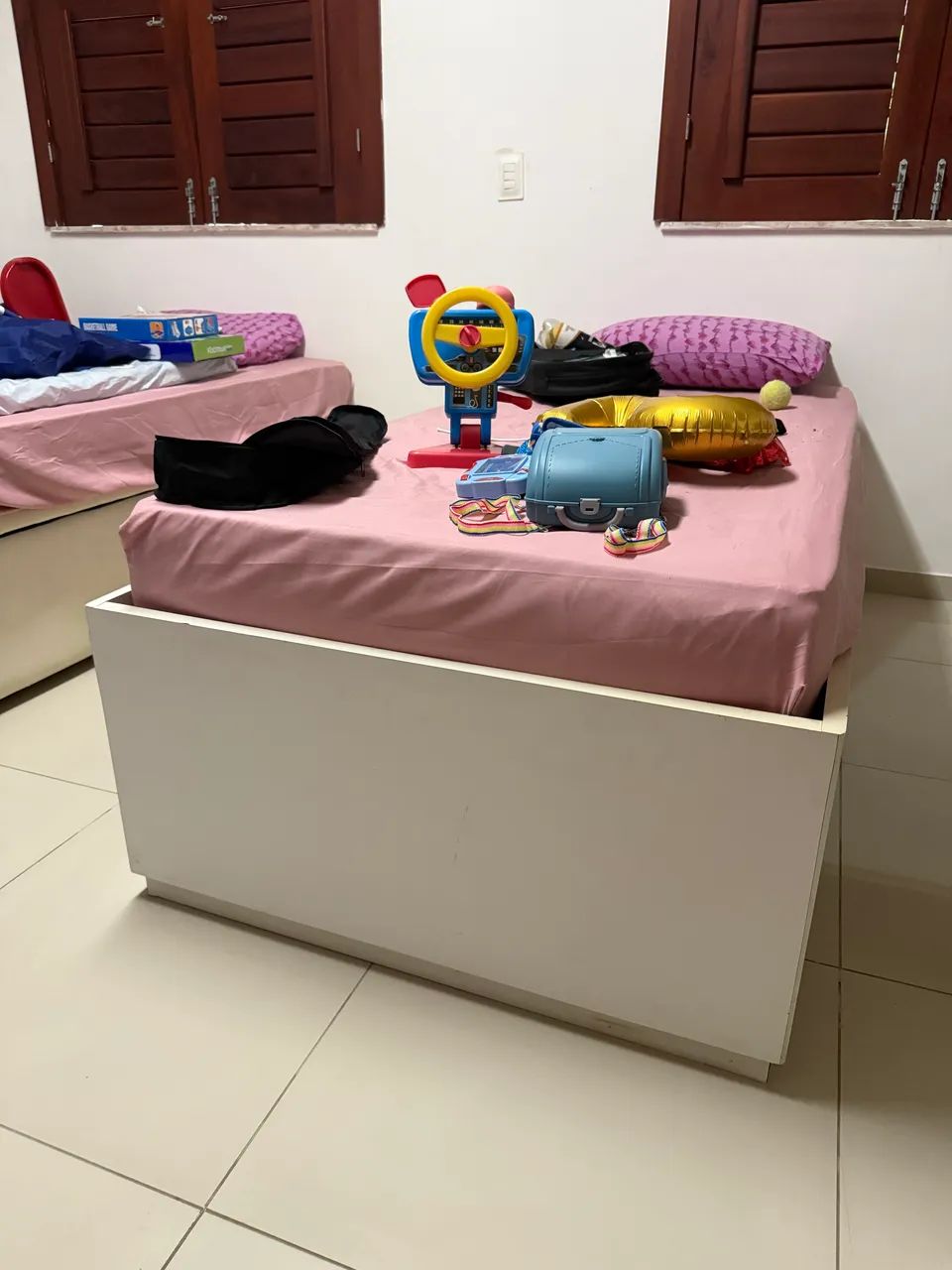 Cama de solteiro com gavetas