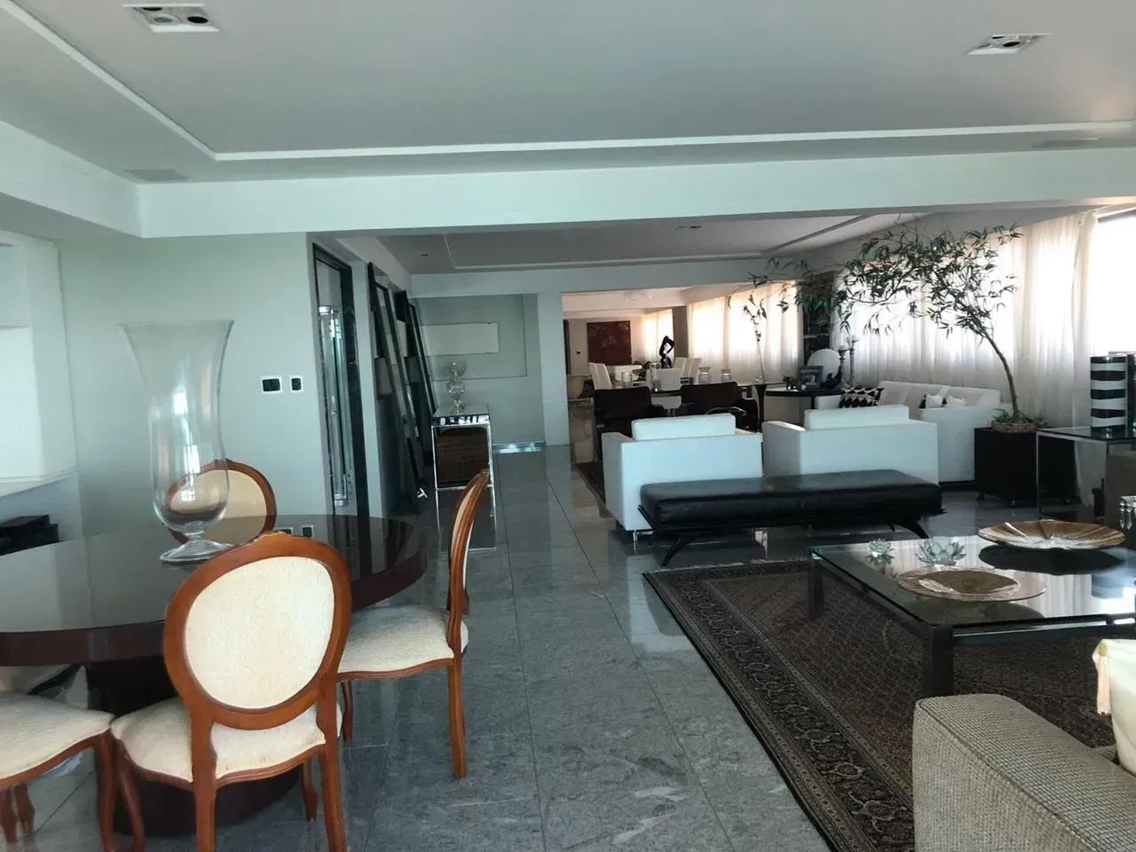 APARTAMENTO COM 4 SUÍTES AMPLAS 460M²
