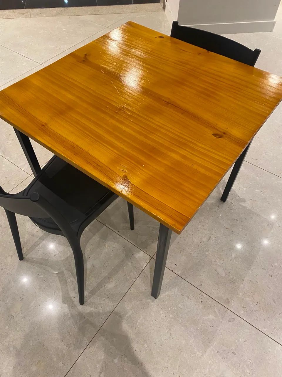 VENDA CONJUNTO DE MESAS E CADEIRAS