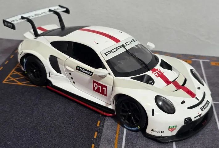 Porsche 911 RSR 1:24 - BBurago