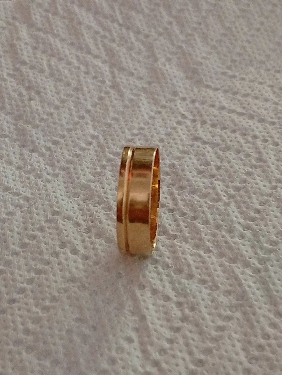 Belíssima aliança em ouro 18k 