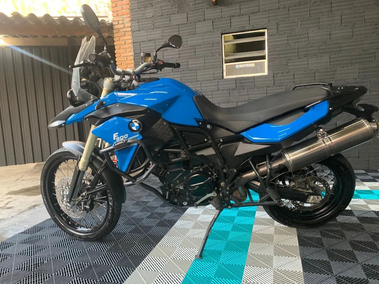 F 8000