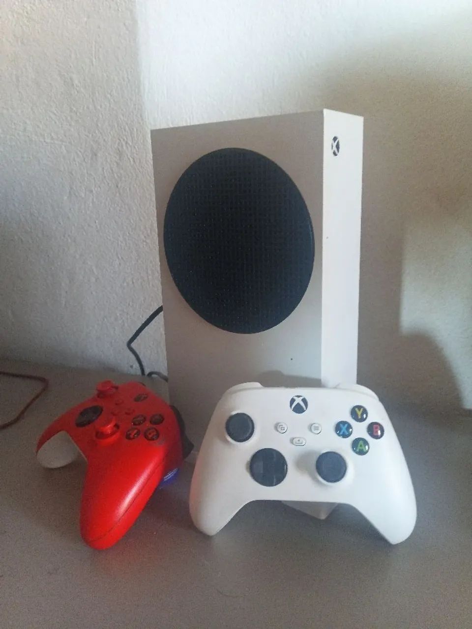 : ? XBOX SERIES S COMPLETO + 2 CONTROLES (BRANCO + VERMELHO) | PRONTO PRA JOGAR! - Foto 2